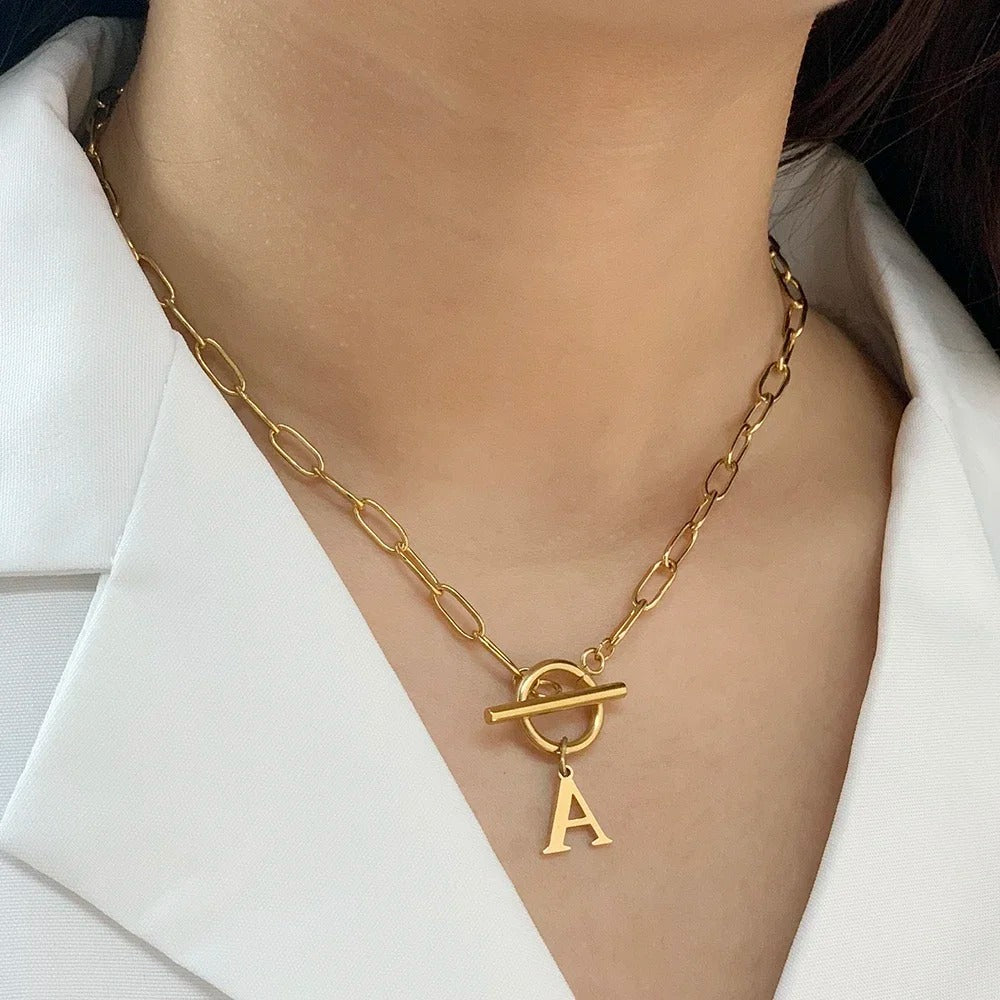 Collar con Inicial y Eslabones de Diseño
