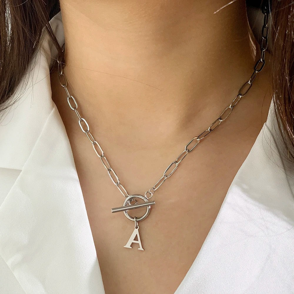 Collar con Inicial y Eslabones de Diseño