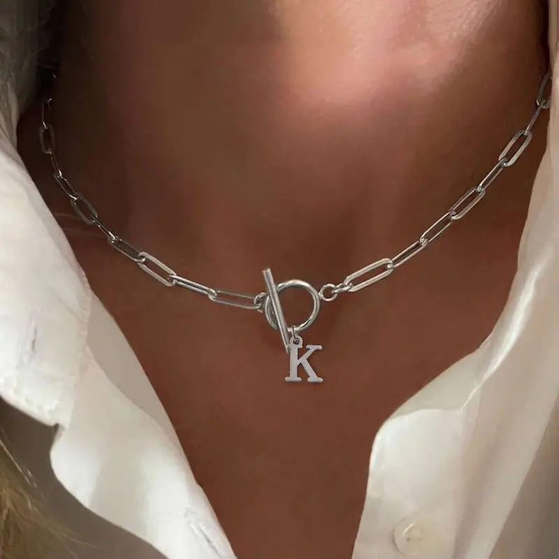 Collar con Inicial y Eslabones de Diseño