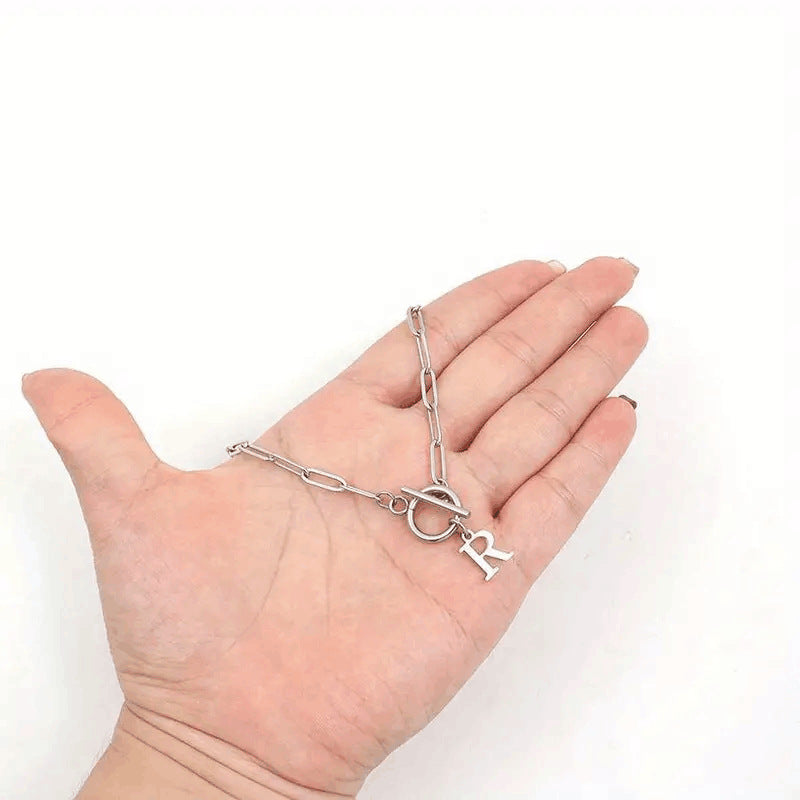 Collar con Inicial y Eslabones de Diseño