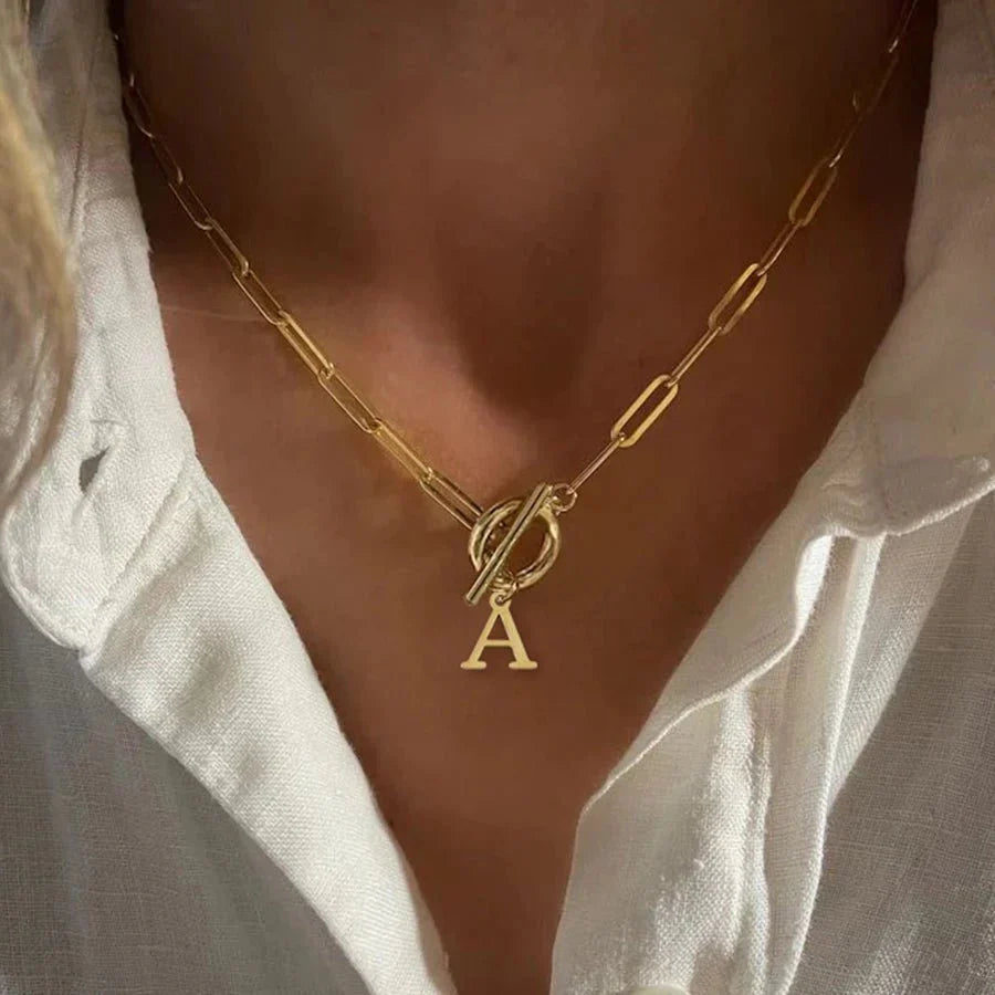 Collar con Inicial y Eslabones de Diseño